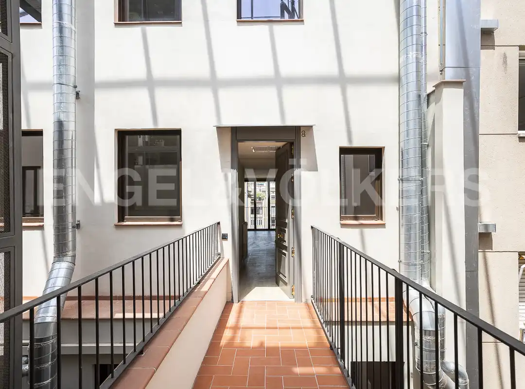 Maisonette zum Verkauf in Barcelona mit Klimaanlage, Heizung und Parkett