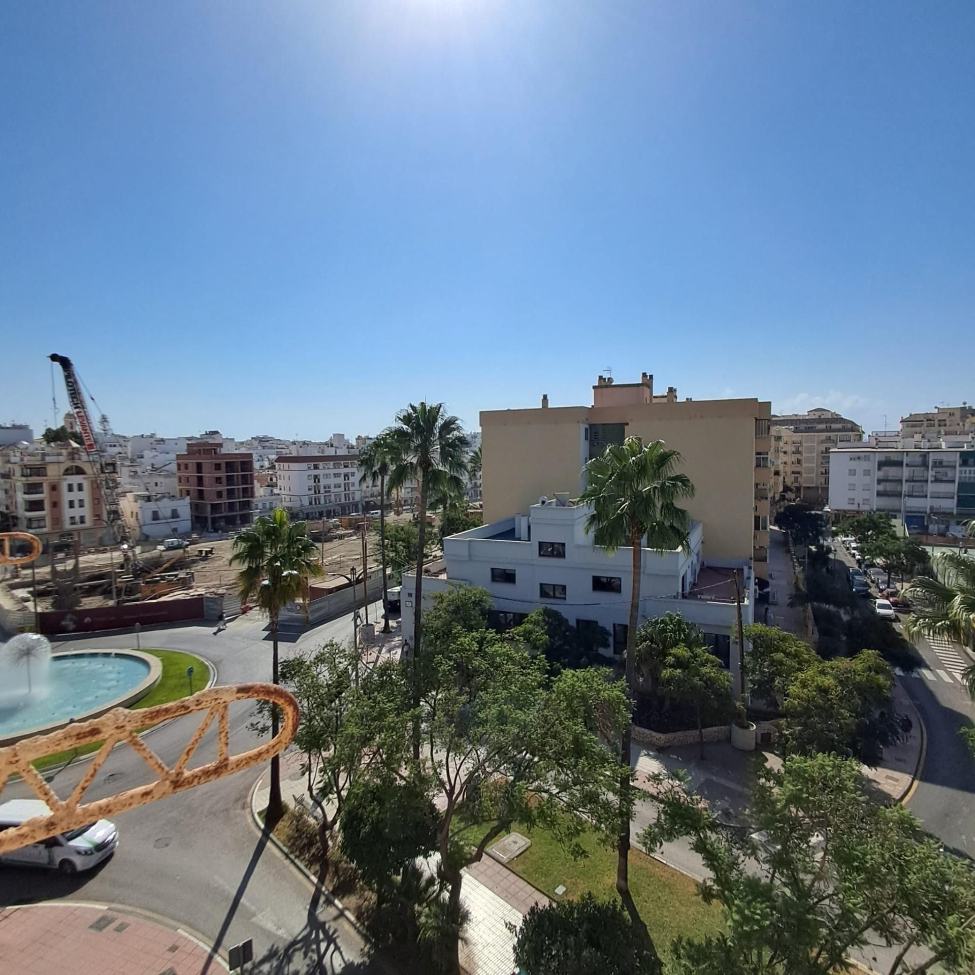 Vista exterior de Ático de alquiler en Estepona con Terraza y Balcón