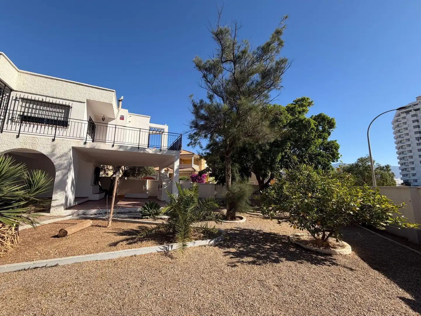 Vista exterior de Casa o xalet en venda en El Ejido amb Aire condicionat, Jardí privat i Traster