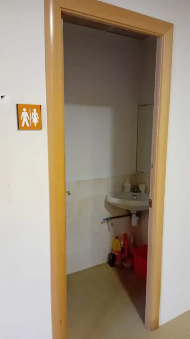 Badezimmer von Geschaftsraum zur Miete in Sant Llorenç de Morunys