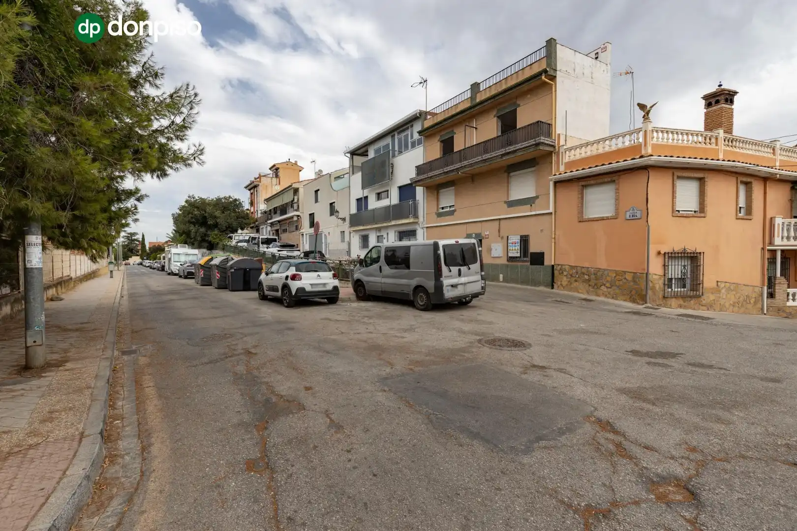 Vista exterior de Casa o chalet en venta en Granada con Calefacción, Terraza y Trastero