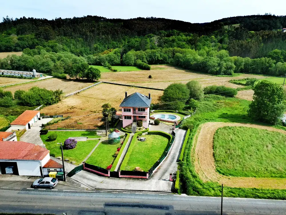 Garden of Houses for sale in A Laracha    with Heating, Private garden and Storage room