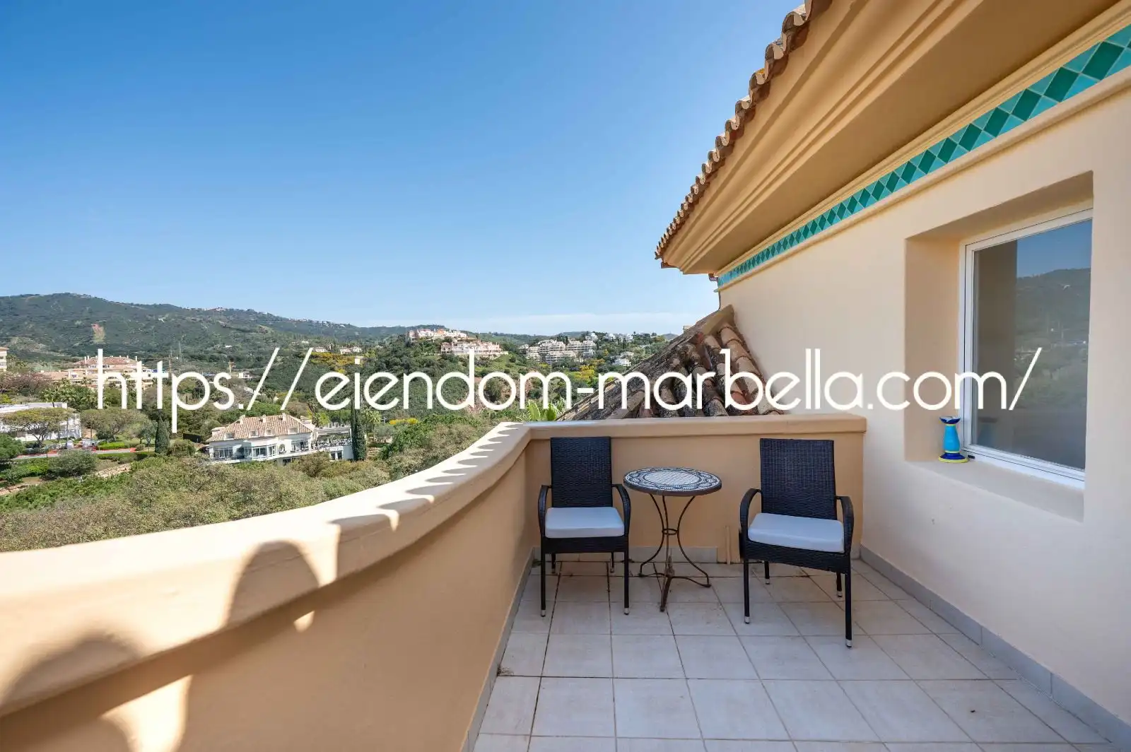 Terrasse von Maisonette zum Verkauf in Marbella mit Klimaanlage, Terrasse und Abstellraum