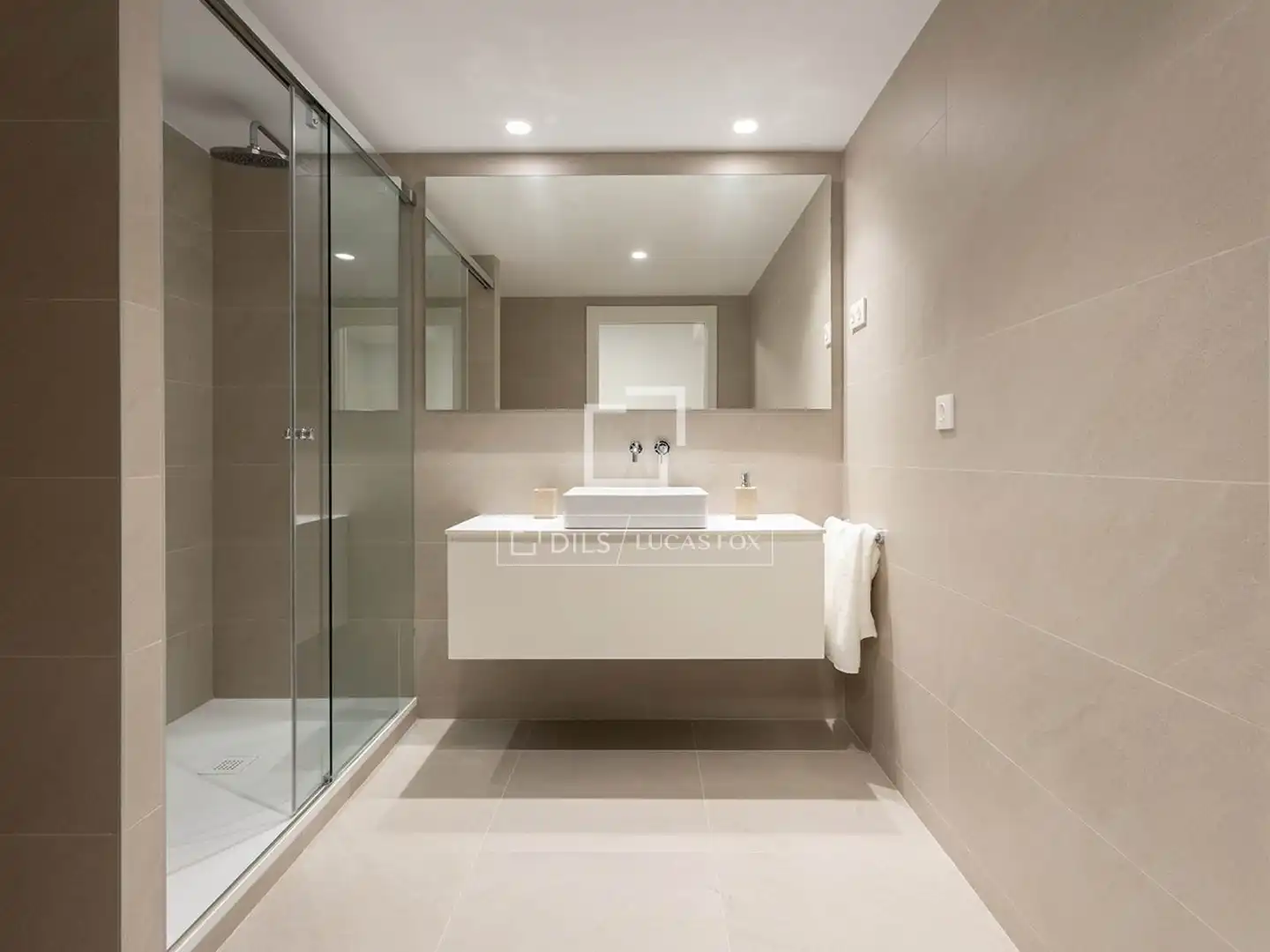 Bathroom of Flat for sale in Barcelona  with Air Conditioner, Heating and Terrace