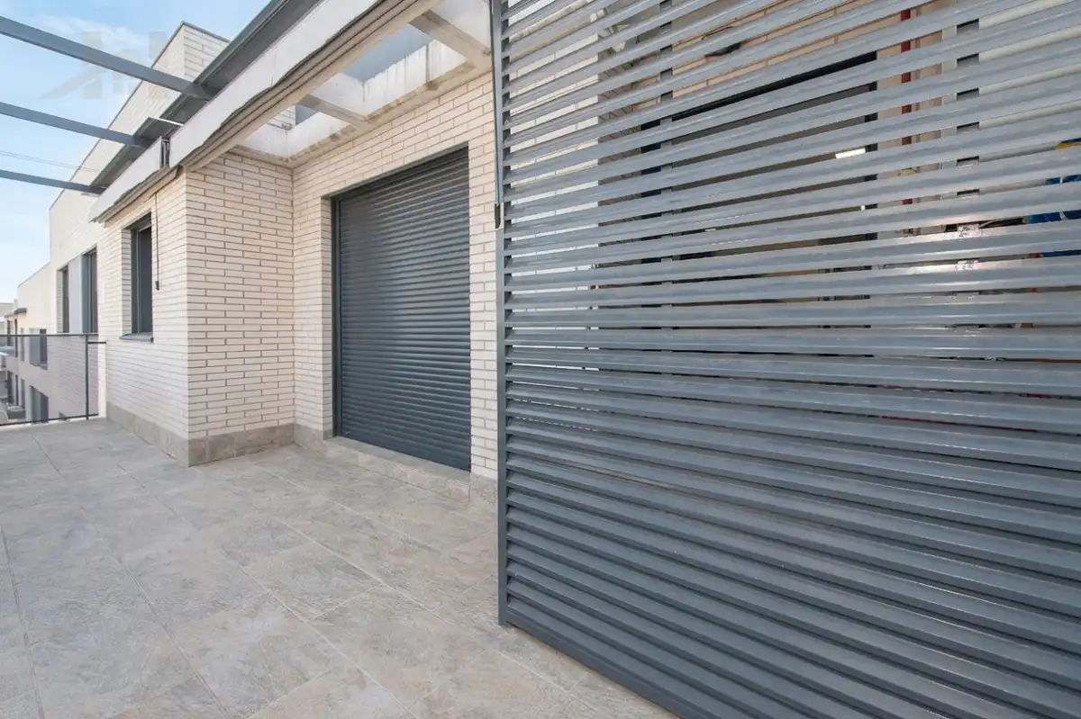 Außenansicht von Wohnung zum Verkauf in Arganda del Rey mit Klimaanlage, Heizung und Terrasse