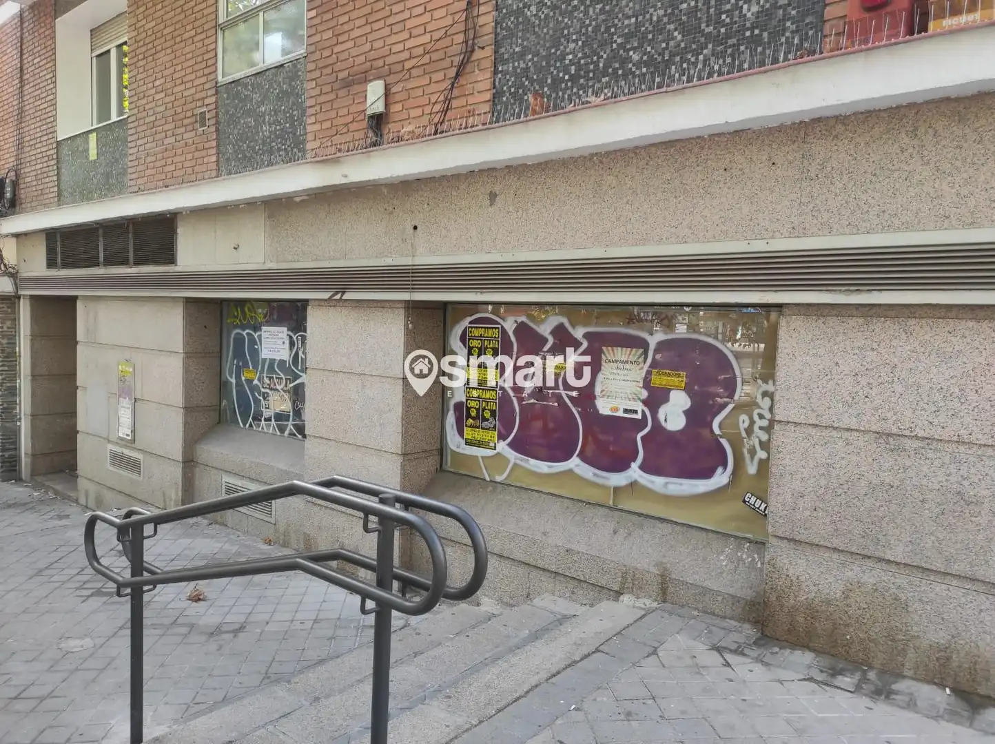 Vista exterior de Local en venda en Madrid