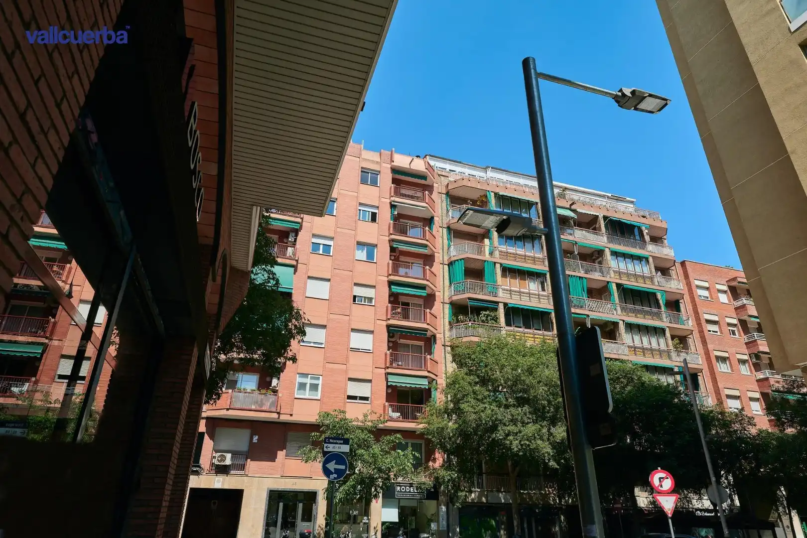 Exterior view of Flat for sale in Barcelona  with Air Conditioner, Heating and Balcony