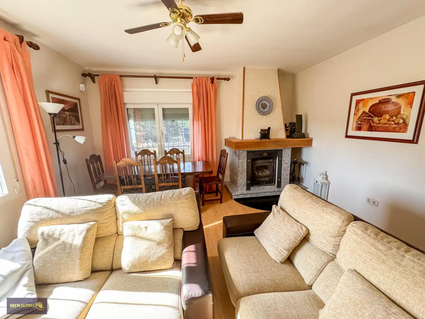 Sala d'estar de Casa o xalet en venda en La Cabrera amb Jardí privat, Terrassa i Traster