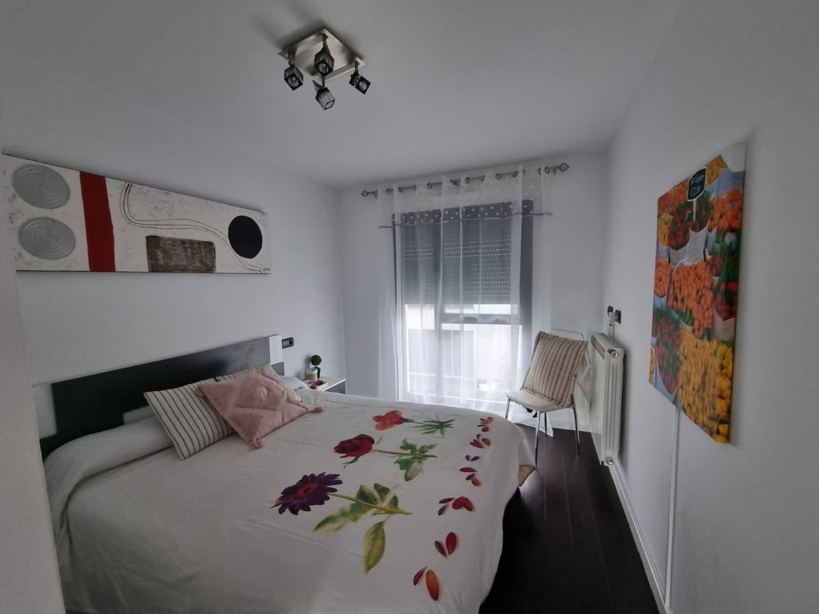 Dormitori de Casa adosada en venda en Ponferrada amb Calefacció, Jardí privat i Terrassa