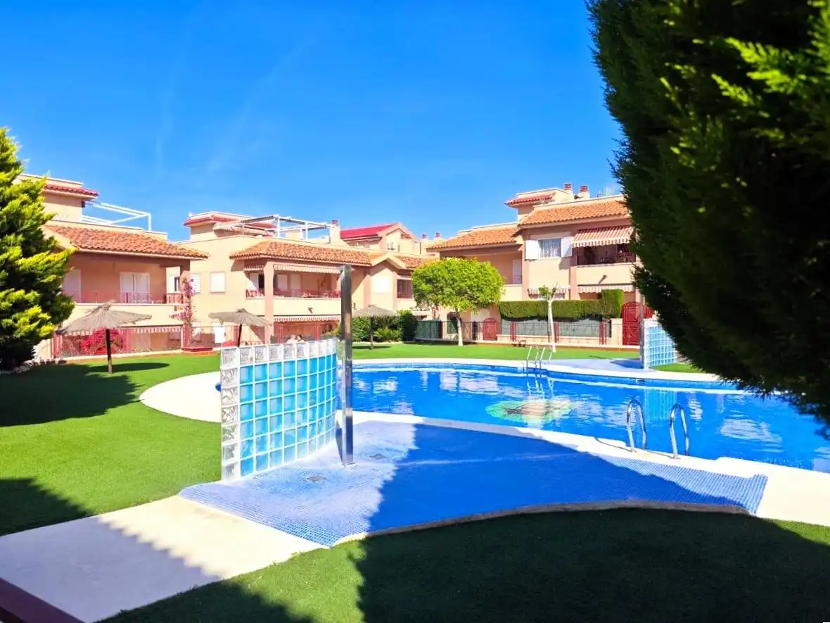 Jardín de Casa adosada de alquiler en Santa Pola con Aire acondicionado, Calefacción y Parquet