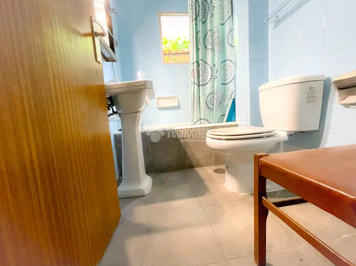 Baño de Piso en venta en Guadarrama con Calefacción, Terraza y Piscina comunitaria