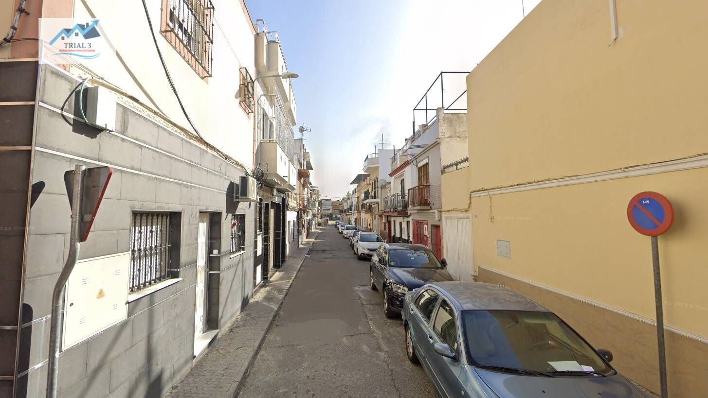 Exterior view of House or chalet for sale in  Sevilla Capital