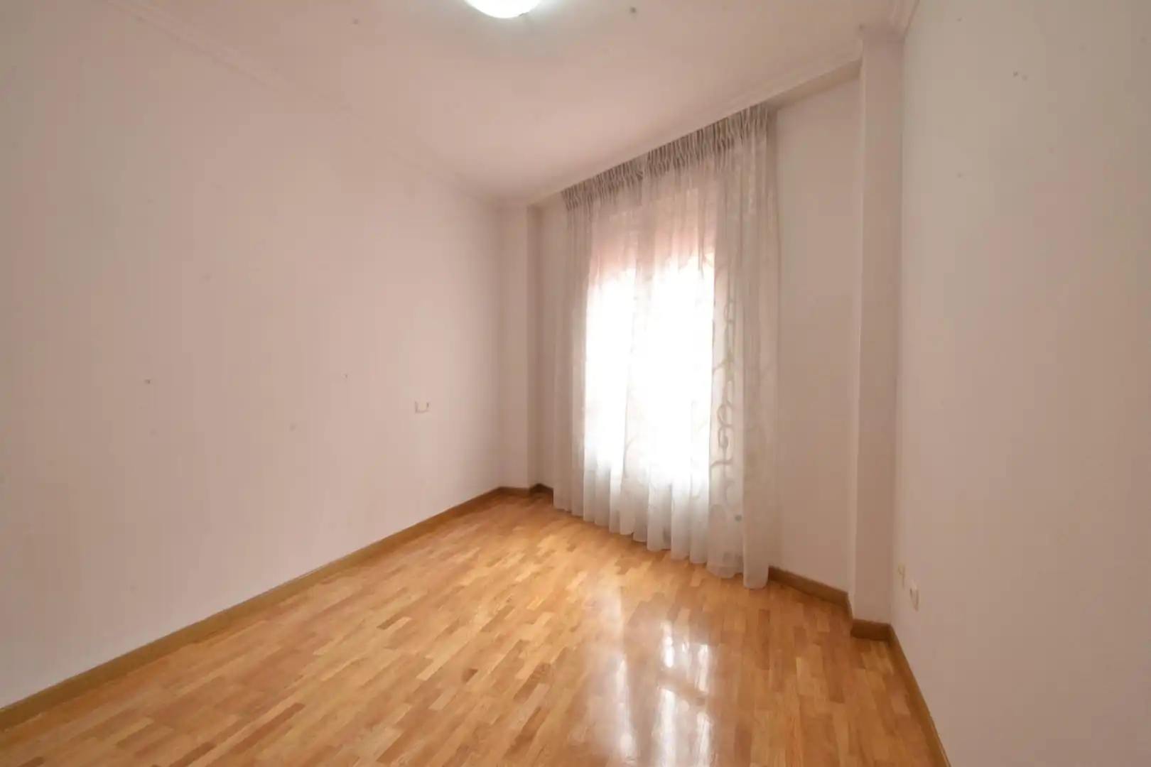 Habitación de Piso en venta en Oviedo  con Calefacción y Trastero