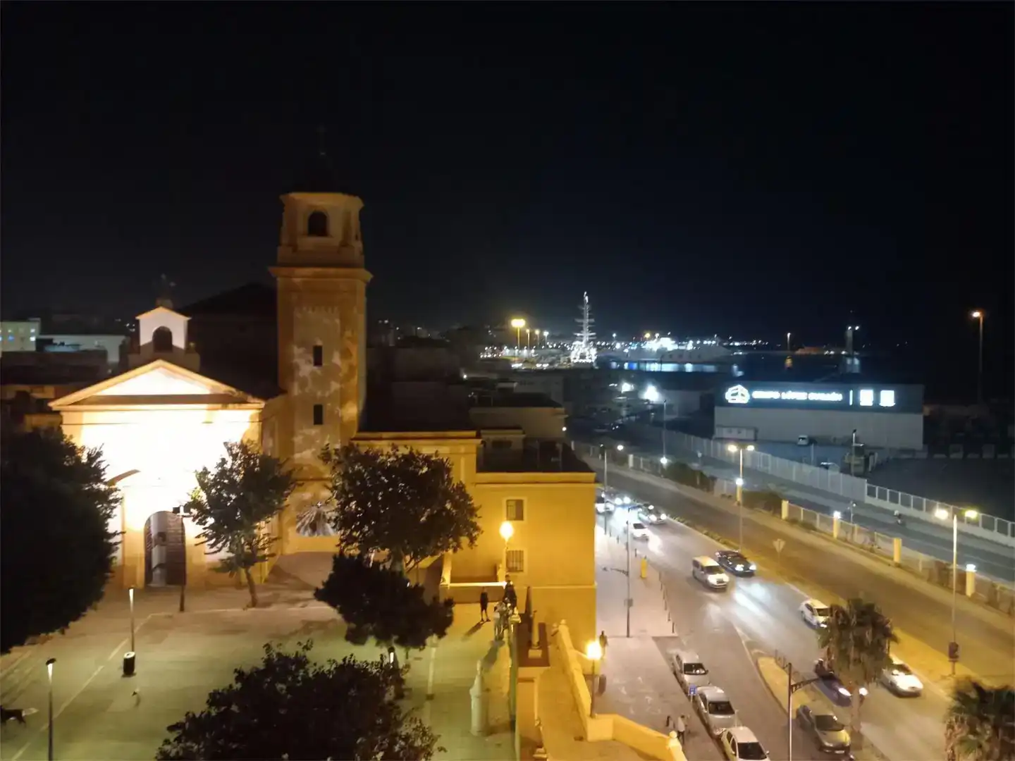 Vista exterior de Pis en venda en  Almería Capital amb Balcó