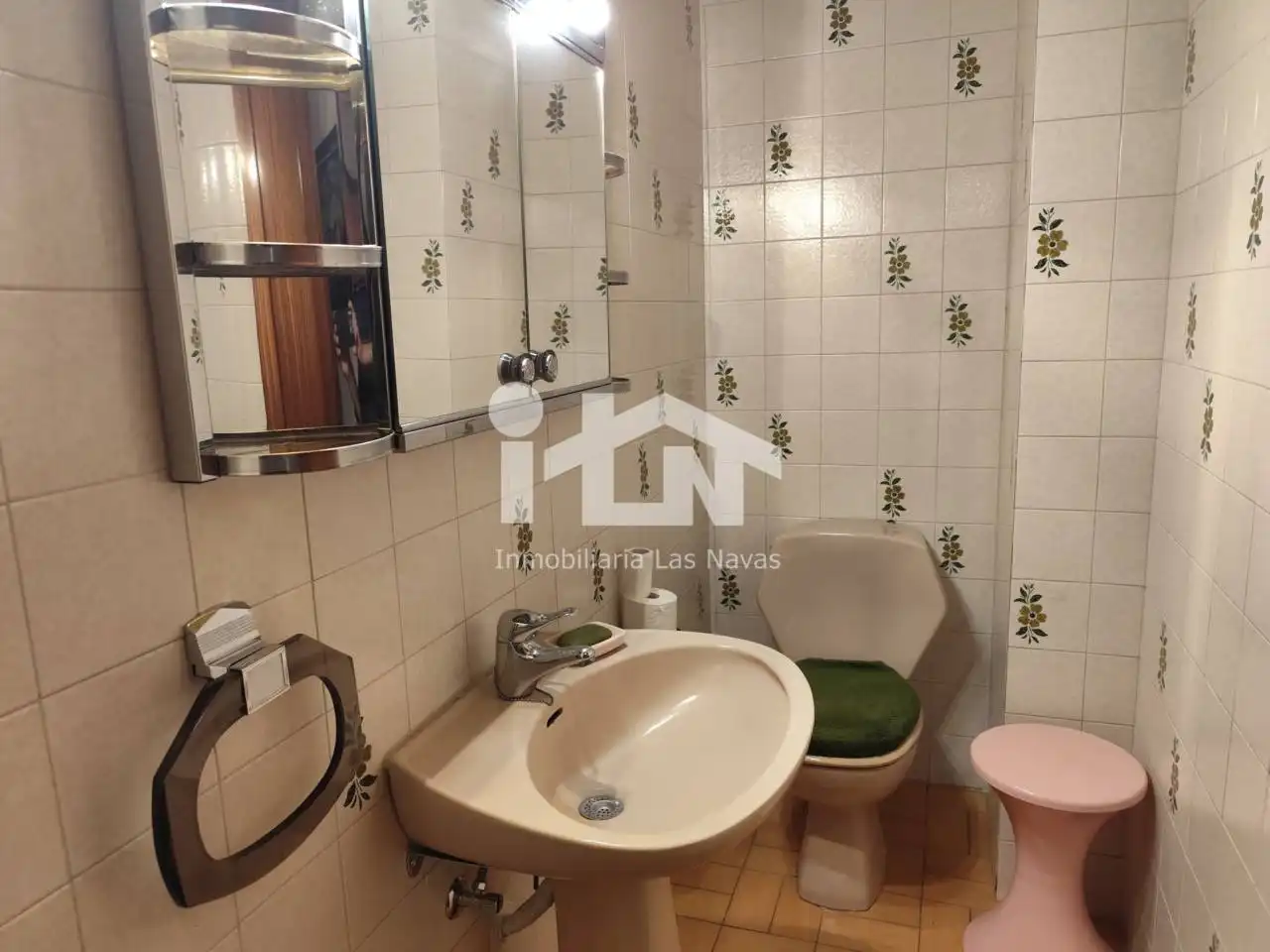 Baño de Piso en venta en Las Navas del Marqués  con Calefacción, Parquet y Terraza