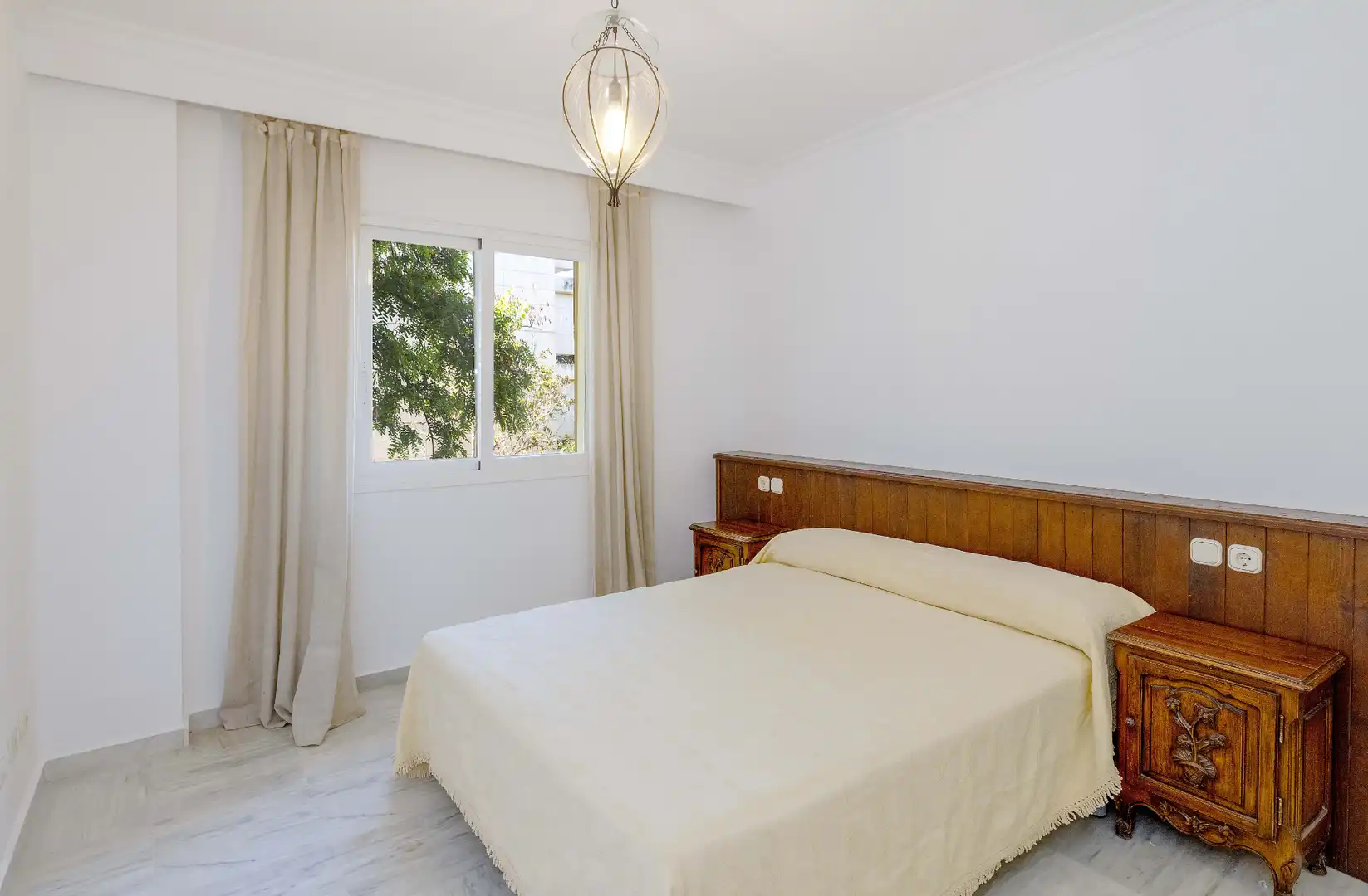 Bedroom of Flat for sale in Marbella  with Air Conditioner, Heating and Terrace