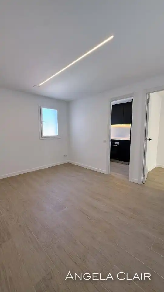 Habitación de Ático en venta en L'Hospitalet de Llobregat con Parquet y Terraza