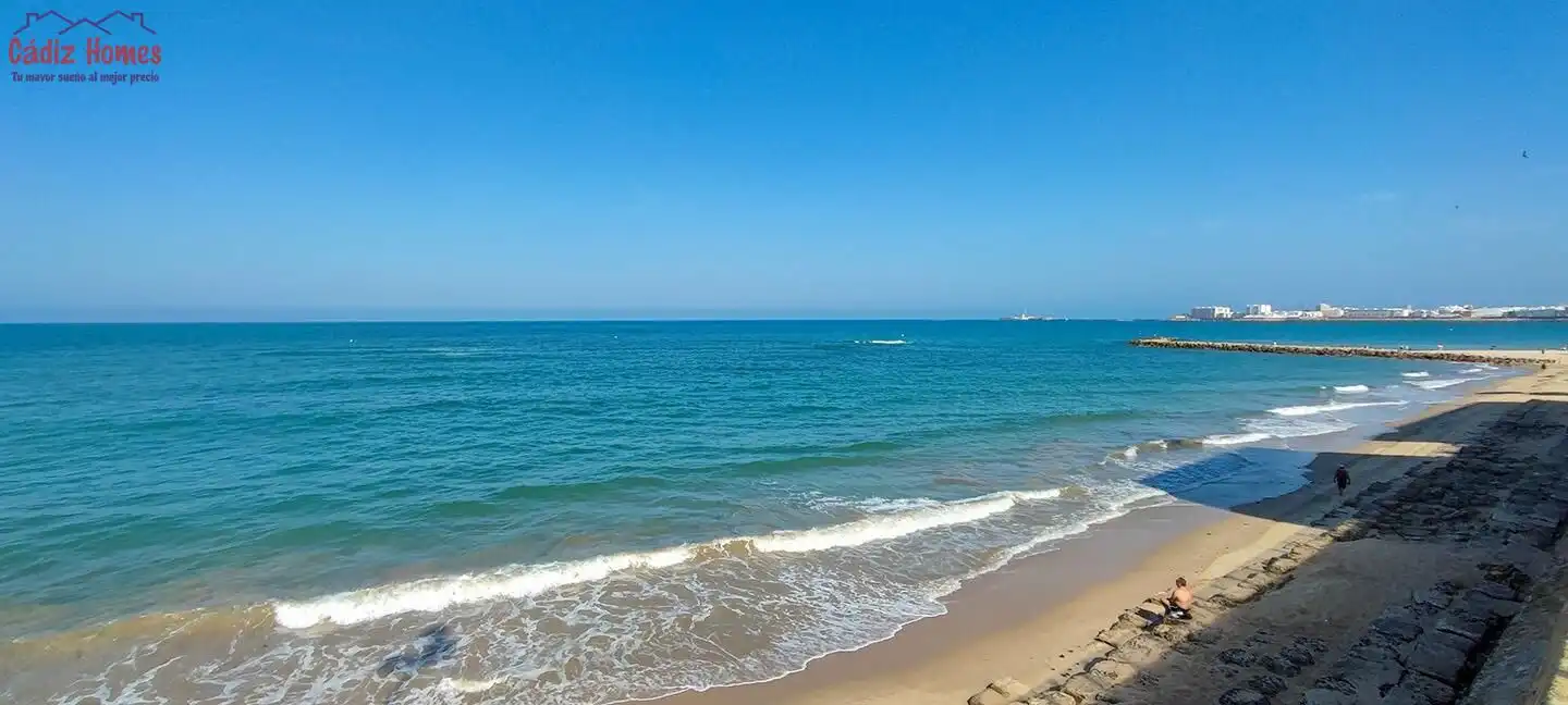 Vista exterior de Pis en venda en Cádiz amb Aire condicionat i Terrassa