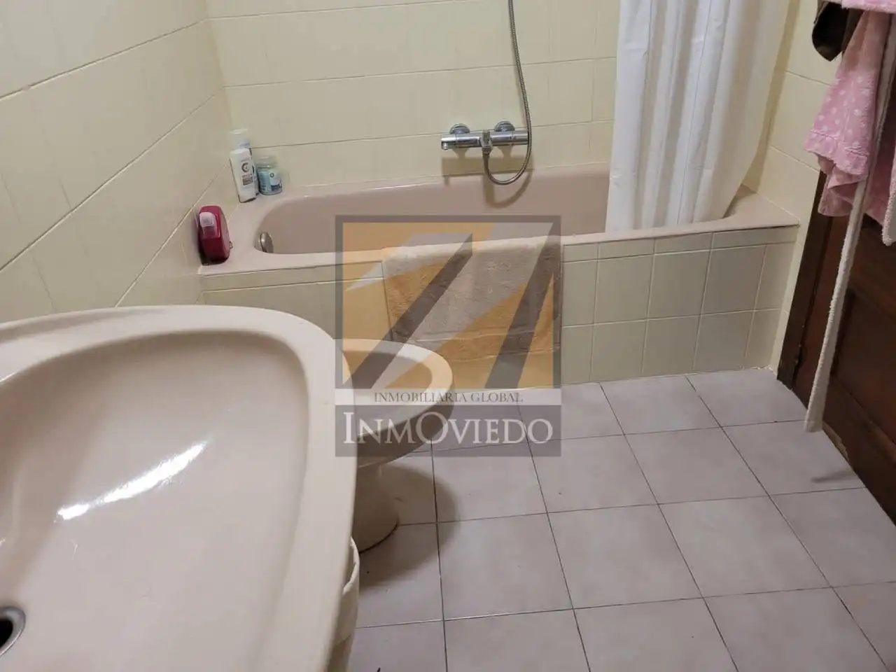 Badezimmer von Wohnung zur Miete in Oviedo  mit Heizung