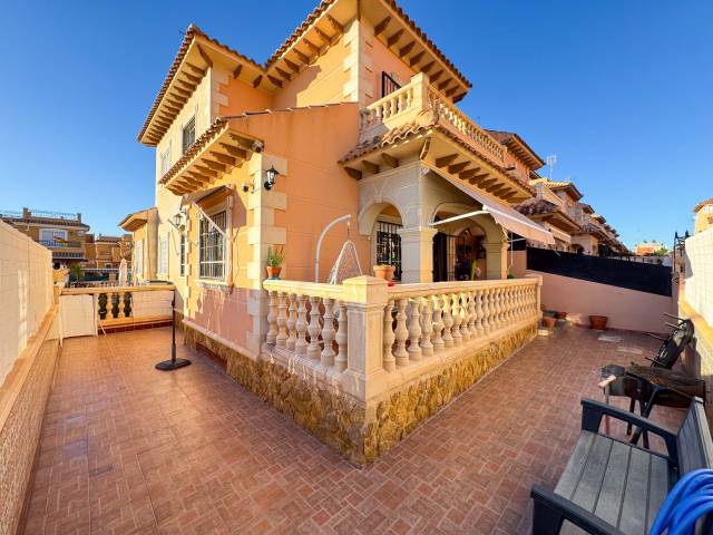 Casa adosada en Venta en Parque Acuático - Sector 25