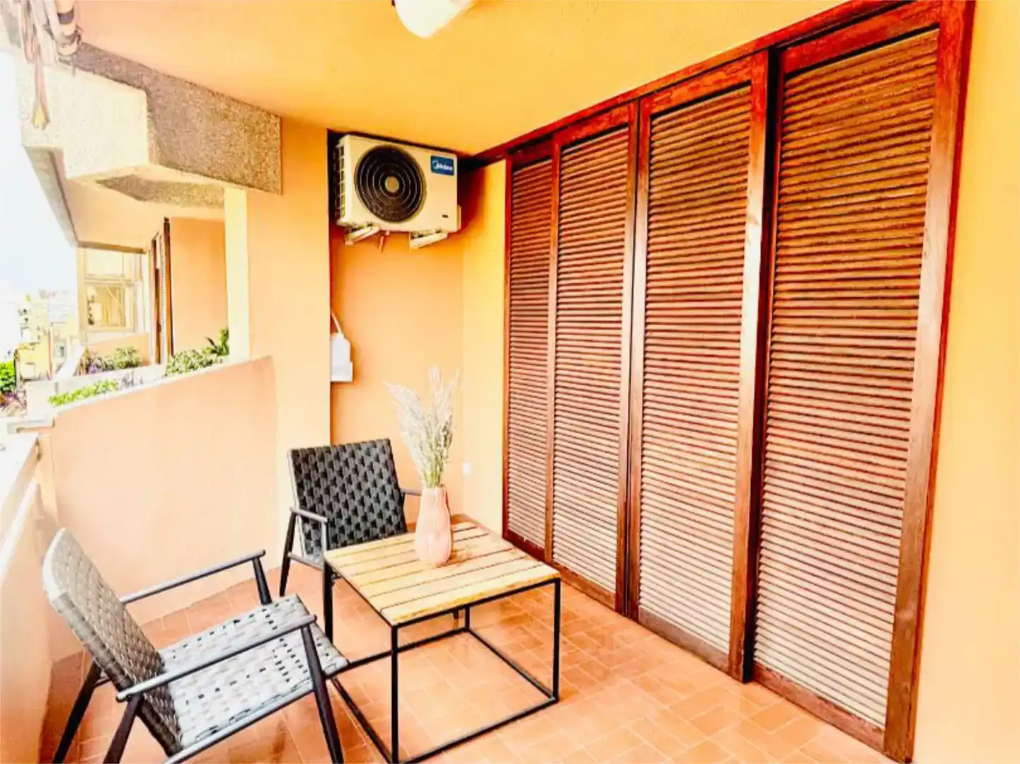 Terrasse von Wohnung zur Miete in  Valencia Capital mit Klimaanlage und Balkon
