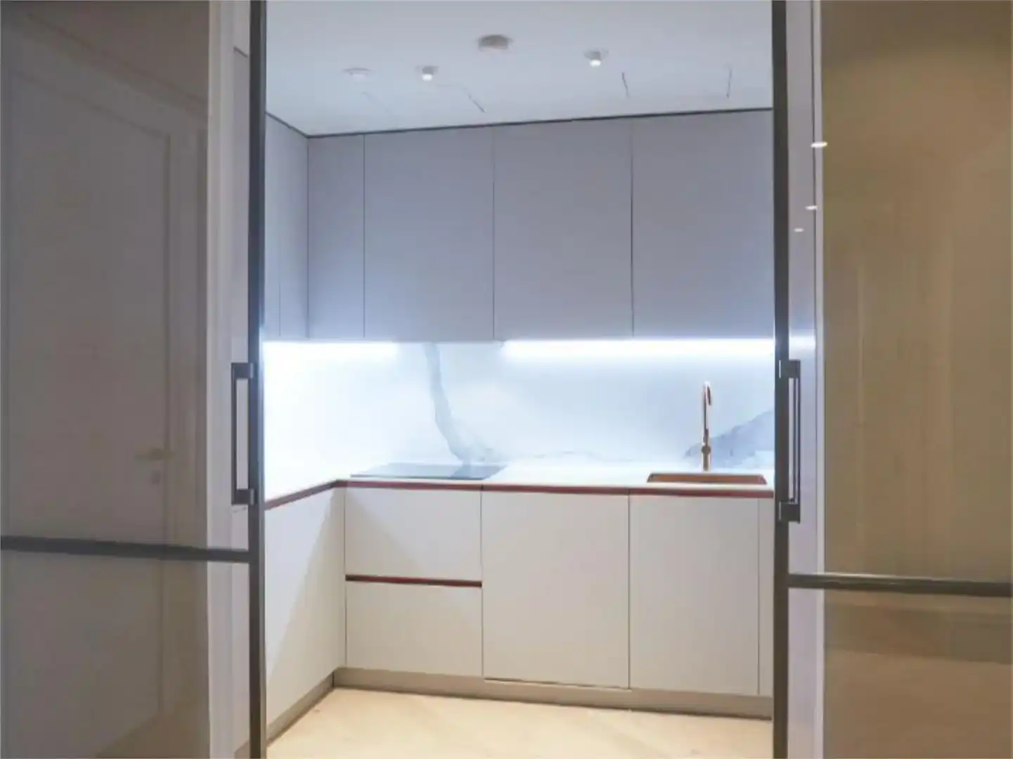 Cuina de Apartament de lloguer en Madrid amb Aire condicionat, Piscina i Moblat