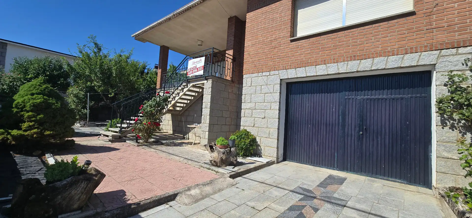 Vista exterior de Casa o xalet en venda en Villacastín amb Calefacció, Jardí privat i Balcó
