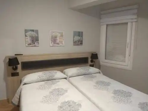 Habitación de Edificio en venta en Curtis con Alarma