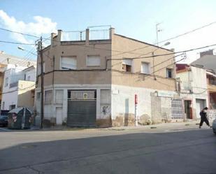 Vista exterior de Edifici en venda en Rubí