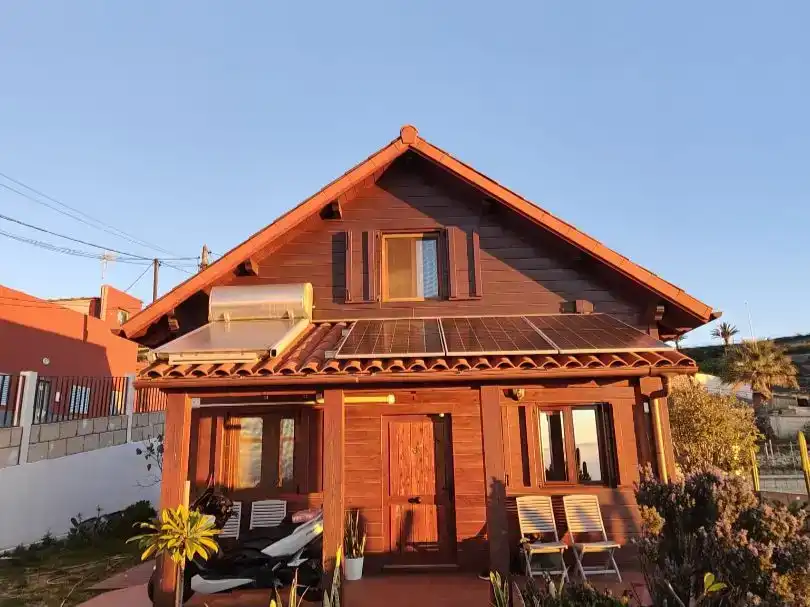Vista exterior de Casa o xalet en venda en Fasnia amb Aire condicionat, Piscina i Balcó