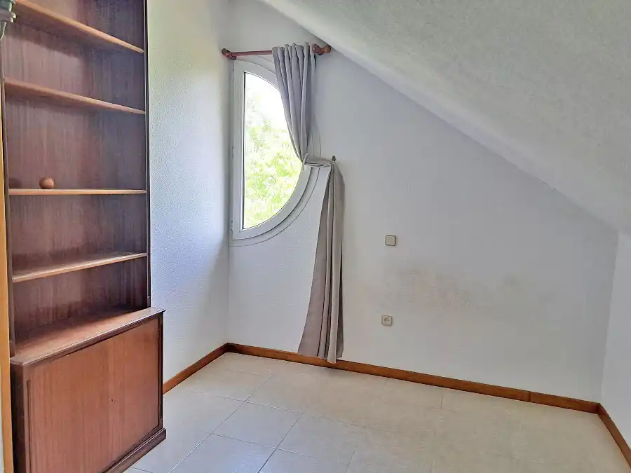 Dormitori de Casa adosada en venda en Torrelodones amb Calefacció, Jardí privat i Parquet