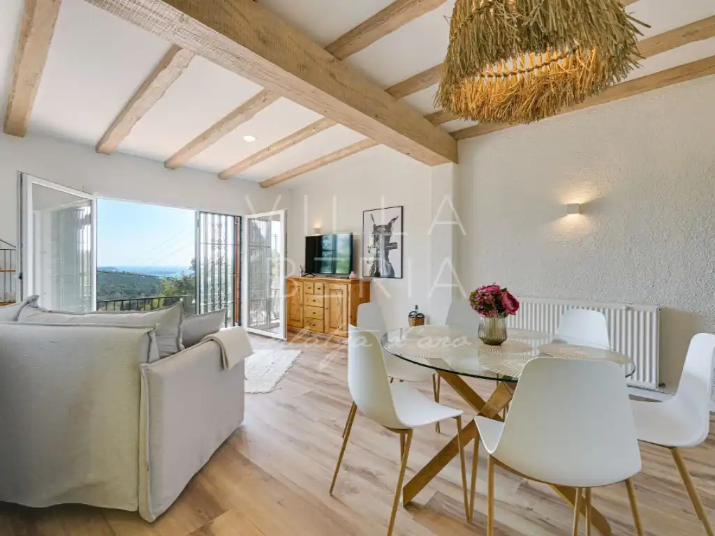 Sala de estar de Casa o chalet en venta en Castell d'Aro, Platja d'Aro i s'Agaró con Aire acondicionado, Calefacción y Jardín privado