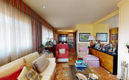 Sala d'estar de Casa o xalet en venda en Rincón de la Victoria amb Aire condicionat, Terrassa i Piscina