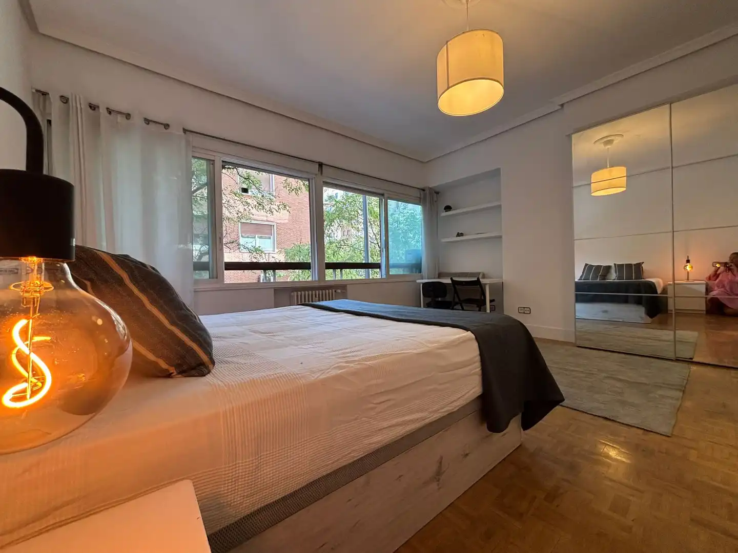 Schlafzimmer von Wohnung zur Miete in Madrid mit Klimaanlage, Heizung und Möbliert