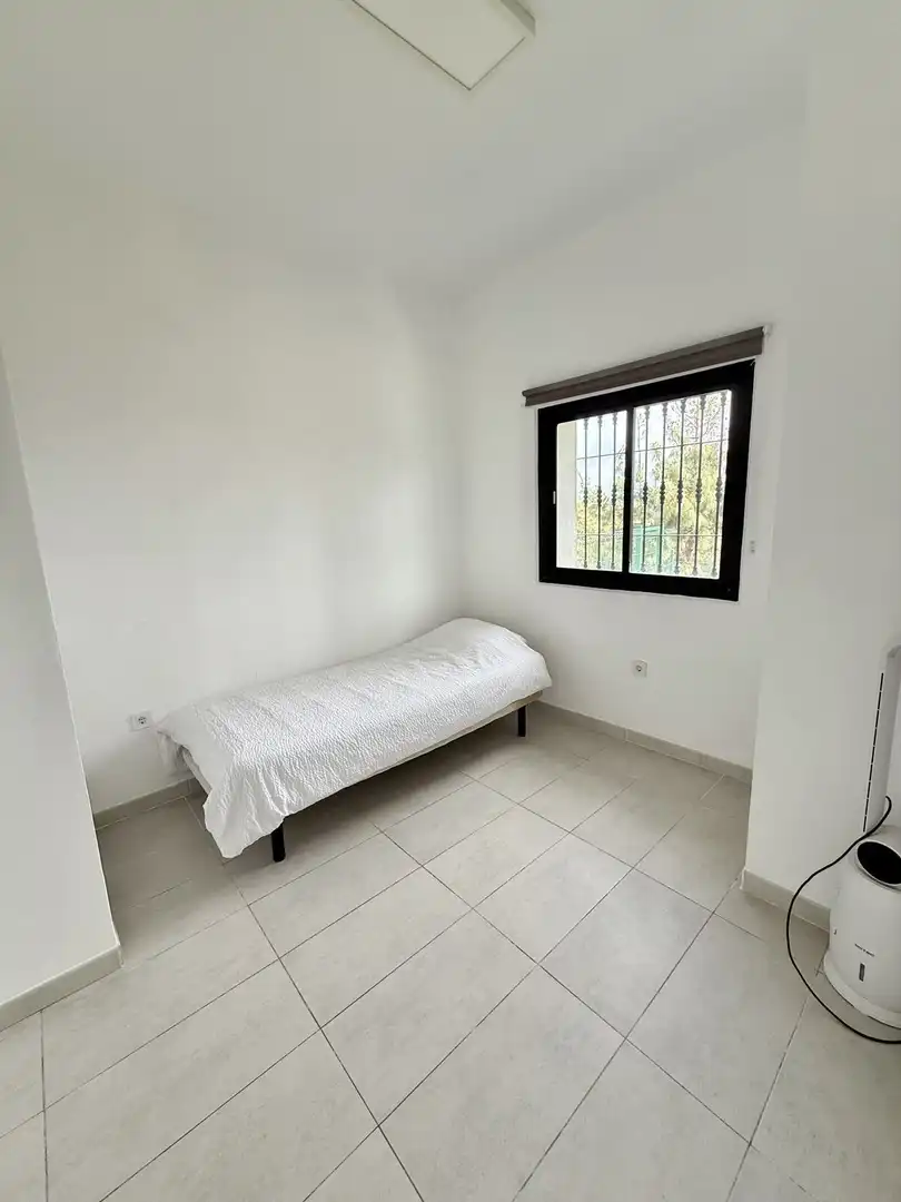 Schlafzimmer von Erdgeschoss zum Verkauf in Mijas mit Klimaanlage, Heizung und Privatgarten