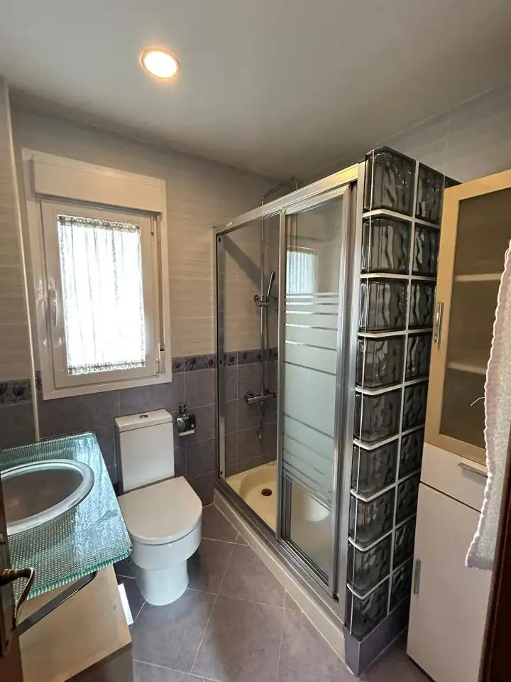 Bathroom of Flat for sale in Móstoles  with Air Conditioner, Heating and Parquet flooring