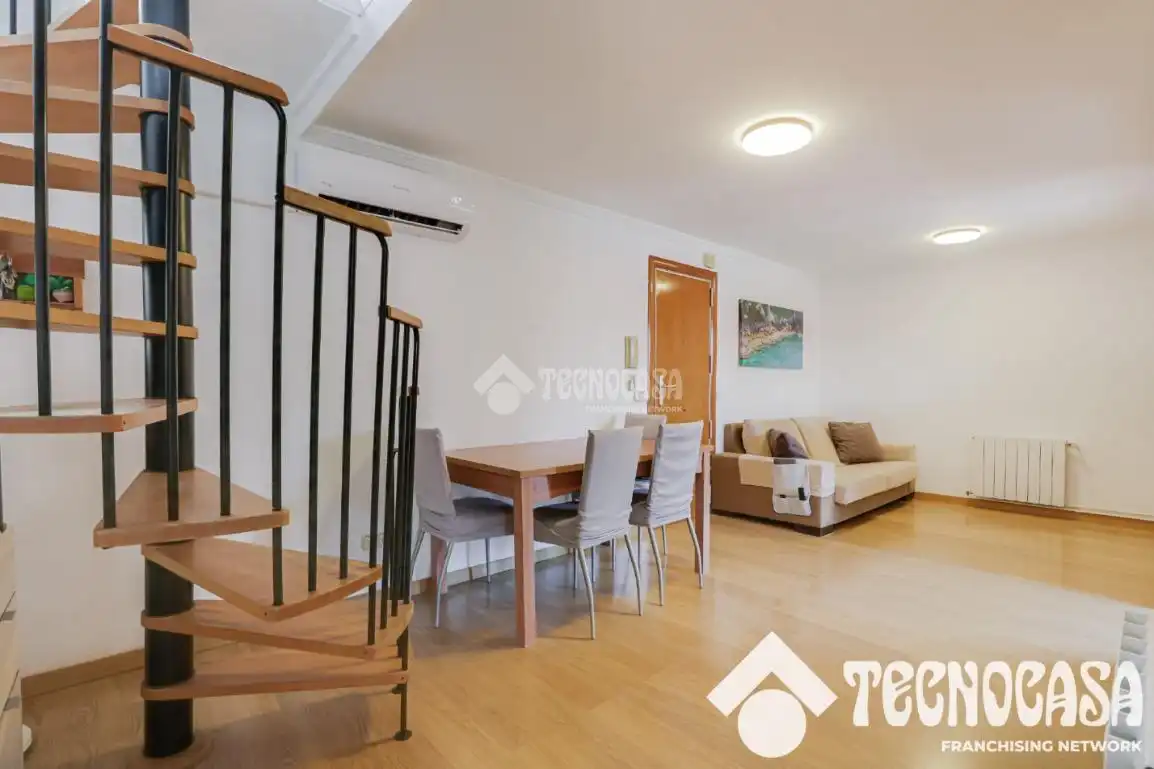 Sala d'estar de Pis en venda en Badalona amb Aire condicionat, Calefacció i Parquet