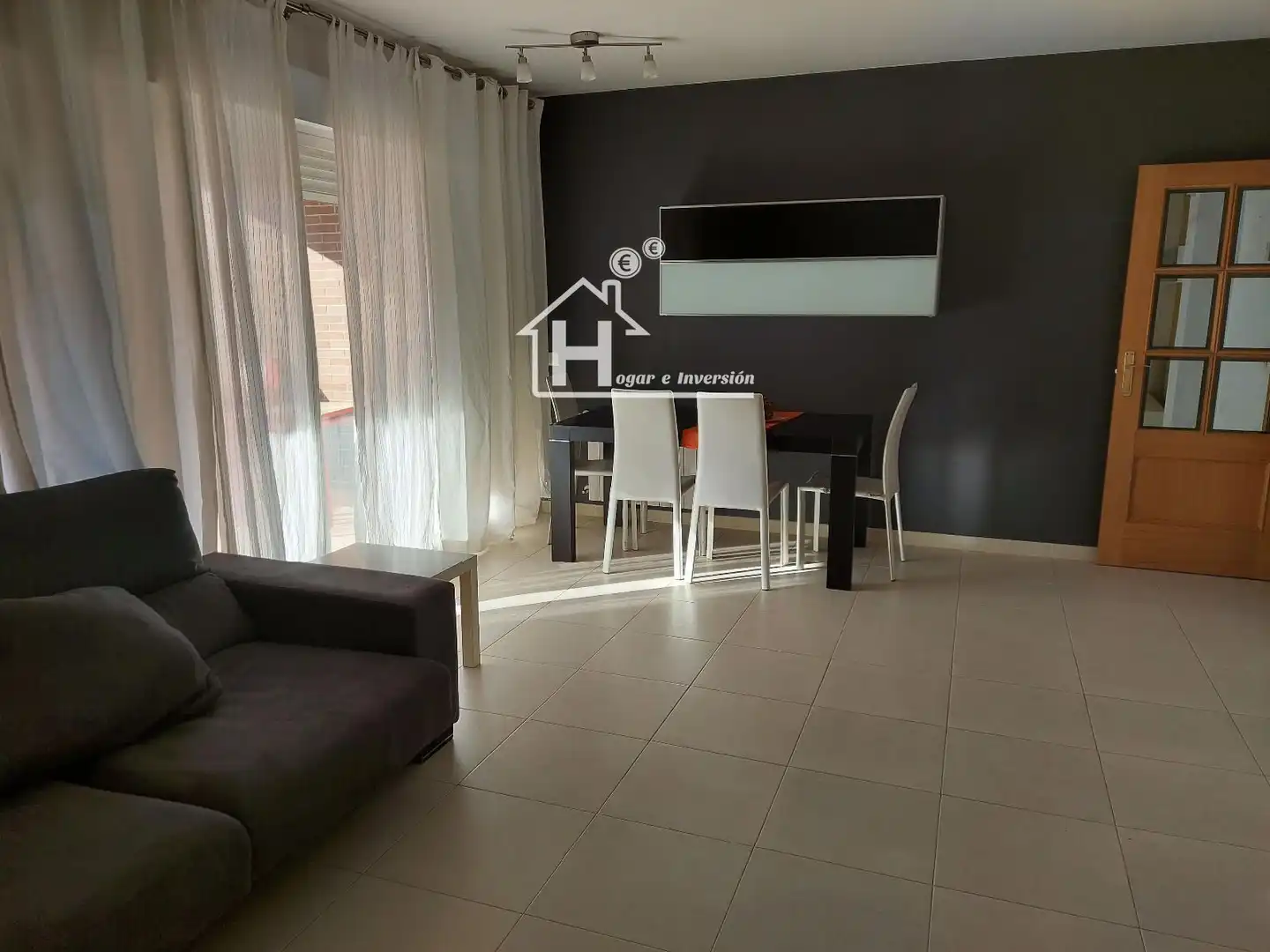 Sala de estar de Casa adosada en venta en Yebes con Calefacción, Jardín privado y Amueblado