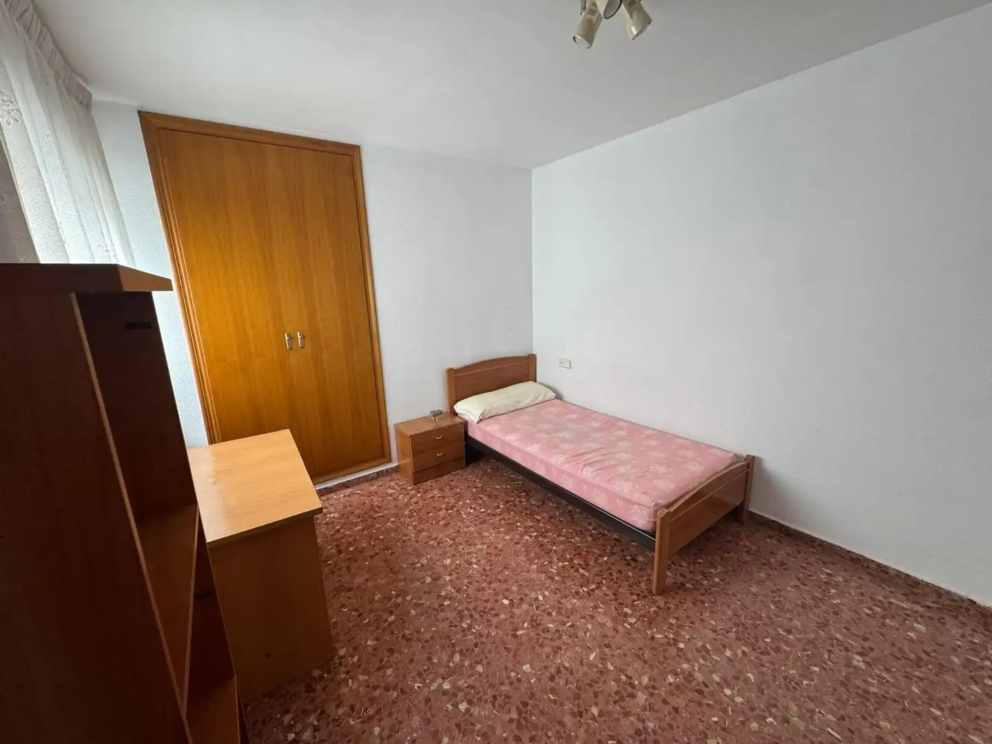 Habitación de Piso de alquiler en Burjassot con Amueblado y Balcón