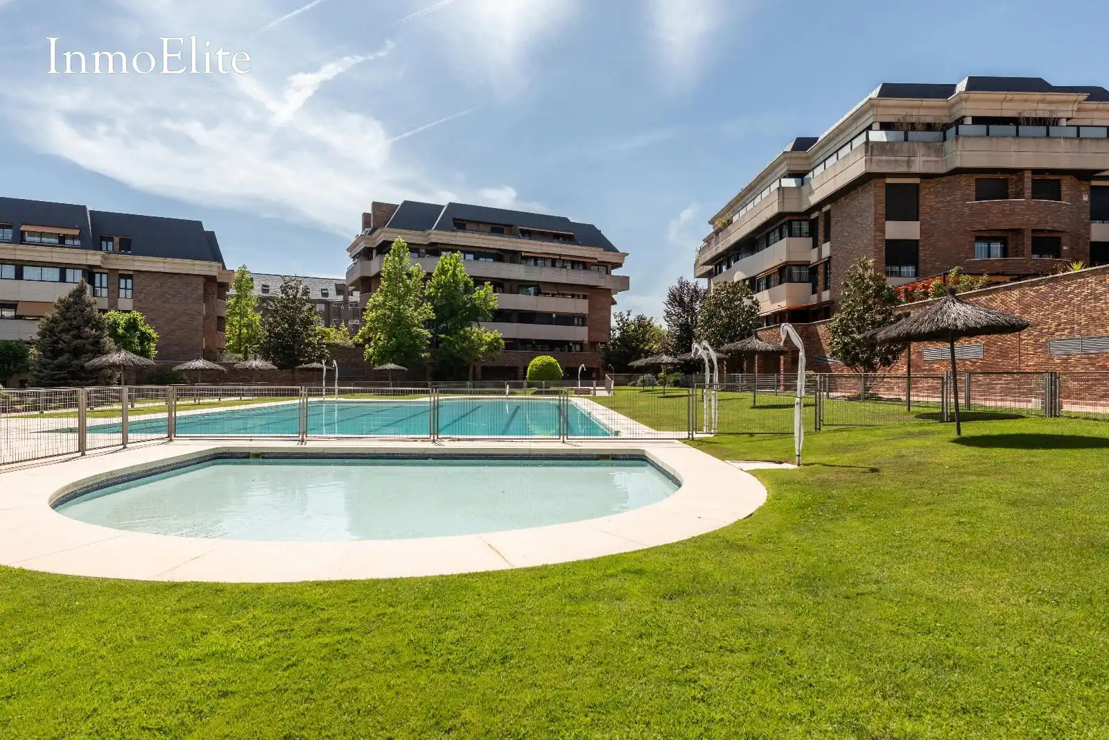 Piscina de Planta baixa en venda en Majadahonda amb Calefacció, Jardí privat i Terrassa