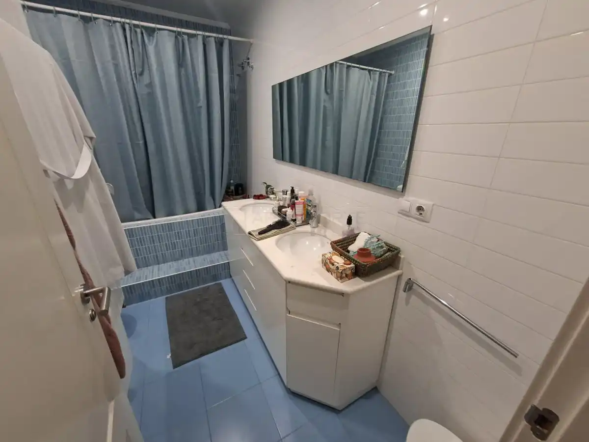 Bany de Àtic en venda en Vitoria - Gasteiz amb Calefacció, Parquet i Terrassa