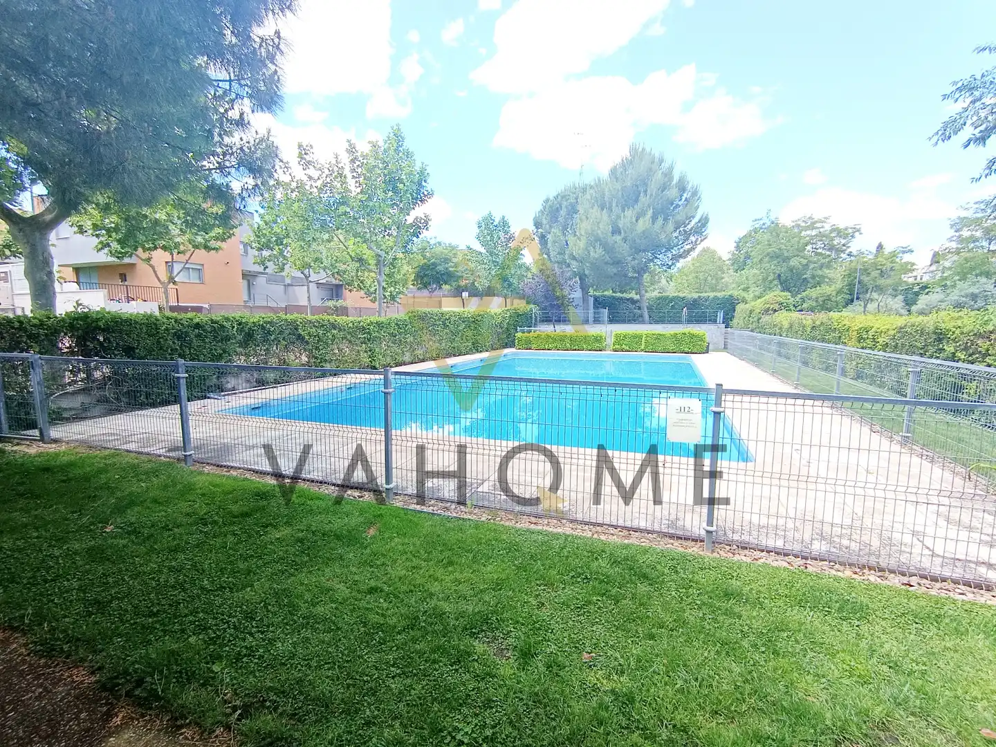 Piscina de Casa adosada en venta en Bargas con Aire acondicionado, Calefacción y Terraza
