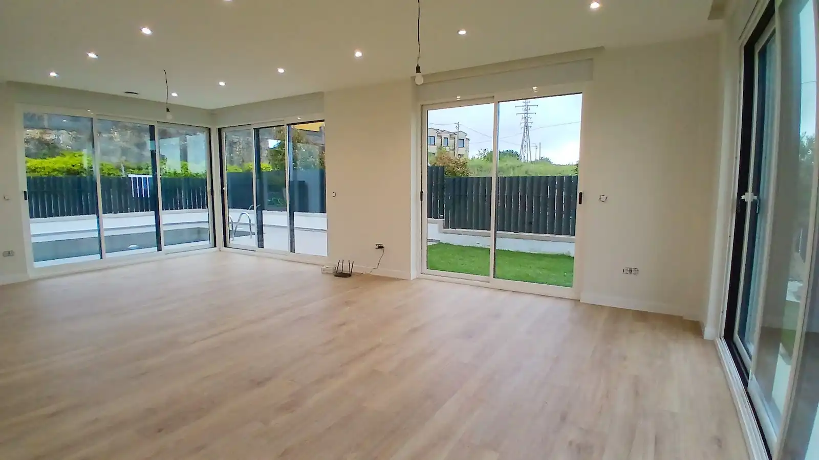 Casa adosada en venta en Vigo  con Calefacción, Jardín privado y Piscina