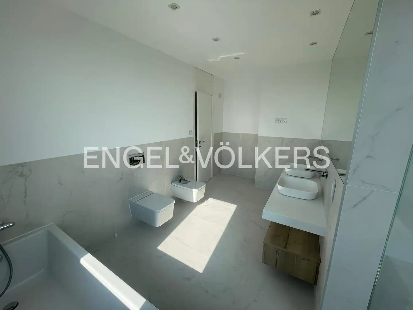 Baño de Casa o chalet de alquiler en Majadahonda con Aire acondicionado, Calefacción y Jardín privado
