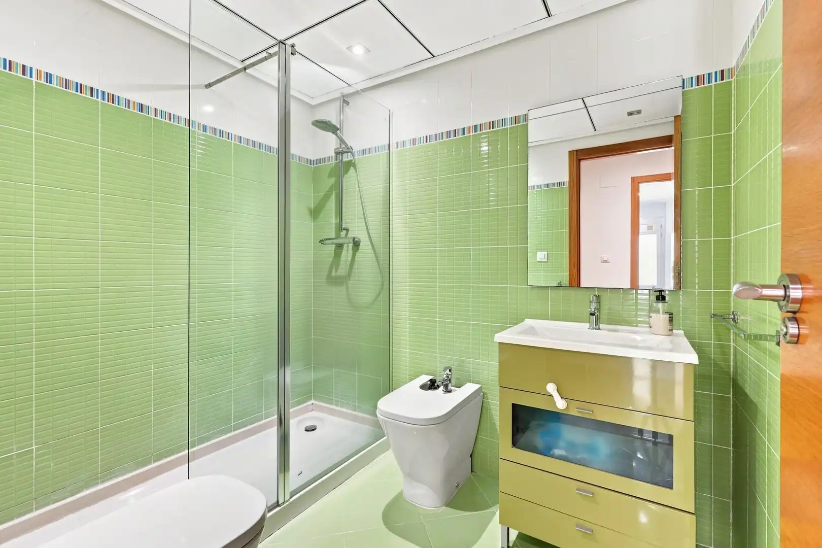 Baño de Piso en venta en Silla con Aire acondicionado, Parquet y Amueblado