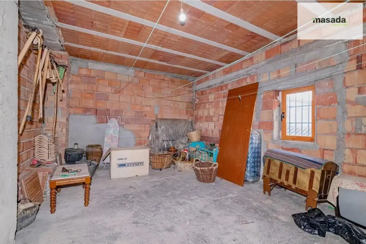 Casa adosada en venta en Montefrío