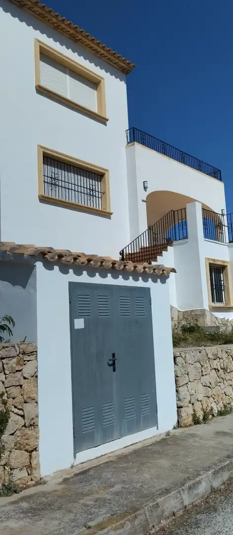 Chalet con piscina en venta en Pego