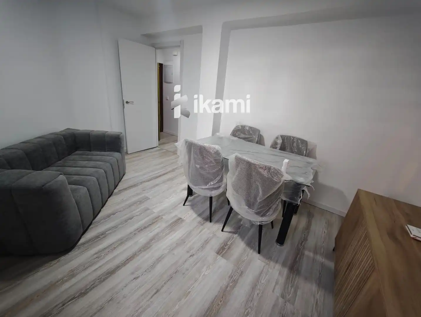 Habitación de Piso en venta en Madrid con Calefacción, Jardín privado y Amueblado