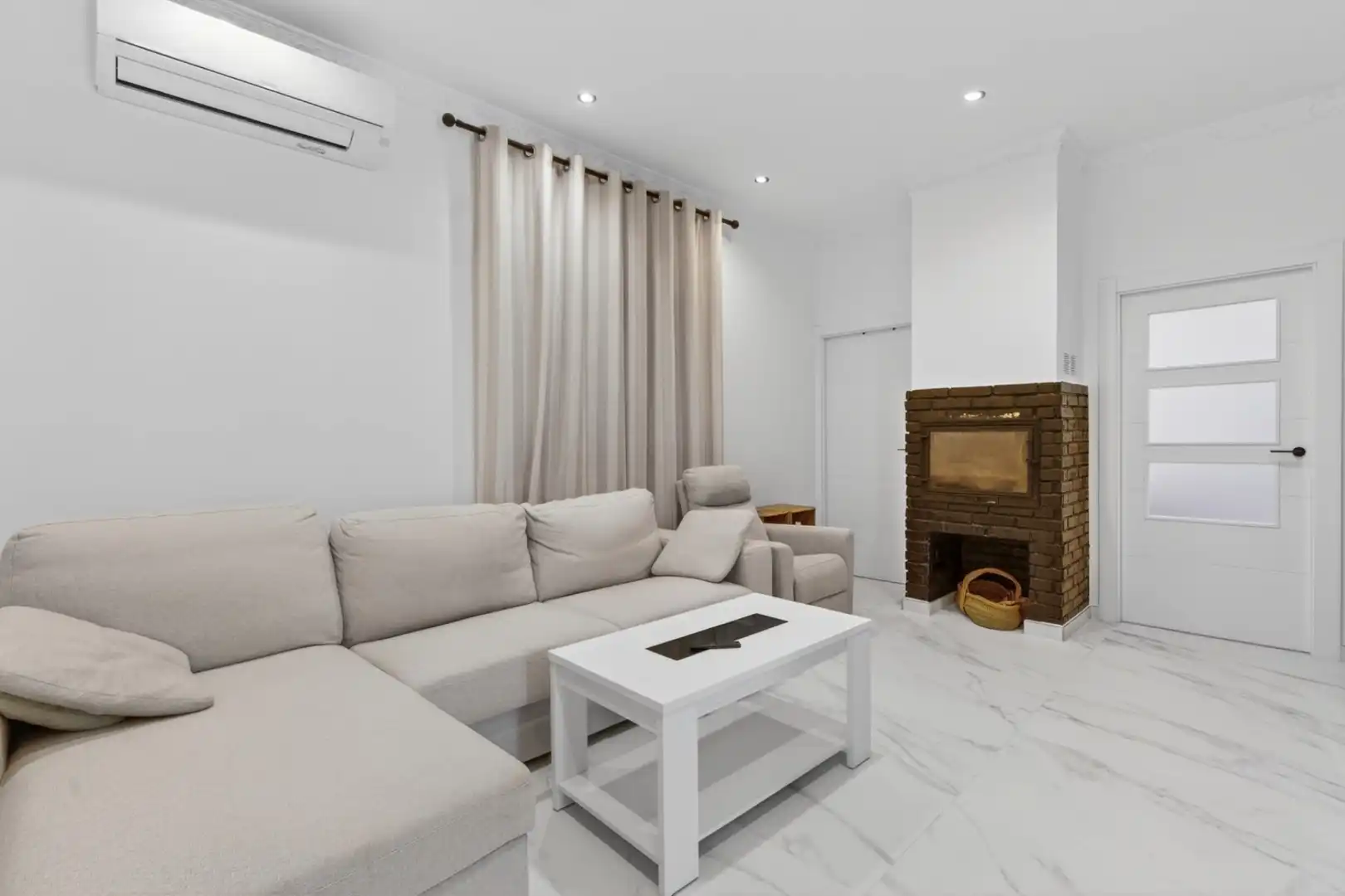 Sala d'estar de Casa o xalet en venda en Elche / Elx amb Aire condicionat, Calefacció i Jardí privat