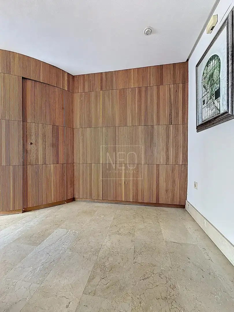 Einfamilien-Reihenhaus zum Verkauf in Granada mit Klimaanlage, Privatgarten und Terrasse